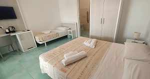 Home F-Camera Tripla Standard